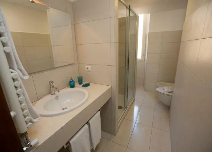 Alojamento de Acomodação e Pequeno-almoço Ad2015 4*