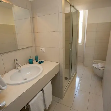 فندق مبيت وإفطار Ad2015 4*